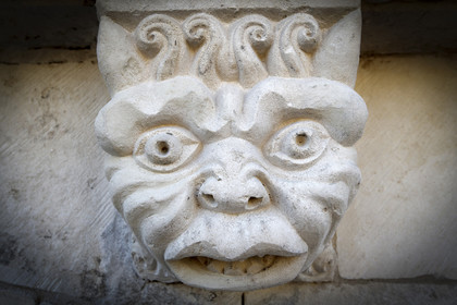 Mascaron, cathédrale Notre Dame et Saint Veran à Cavaillon, novembre 2020