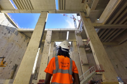 Construction d'un bassin de rétention de eaux usés de 50 000 mètres cube, Marseille 2016. Pour le groupement Chantiers modernes, Travaux du Midi et Campenon Bernard sud est, groupe Vinci Construction France